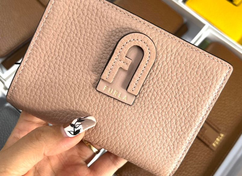 Top 11 mẫu ví cầm tay nữ hàng hiệu đẹp sang chảnh -7