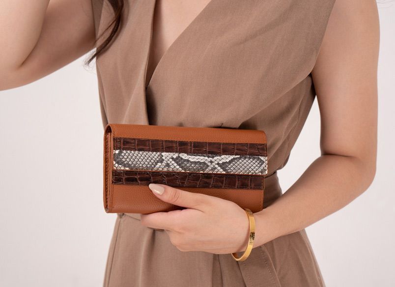 Top 11 mẫu ví cầm tay nữ hàng hiệu đẹp sang chảnh -1