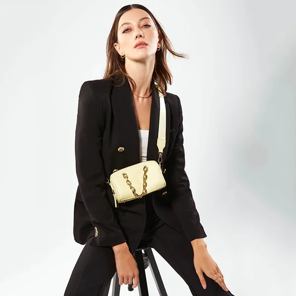 Túi Đeo Chéo Nữ Lyn Alyssa Logo Boston Crossbody Bags LL23CBF250 Màu Vàng Chanh