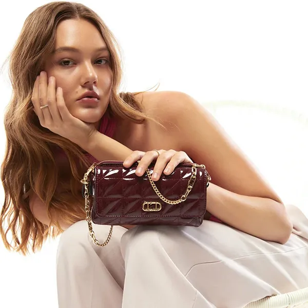 Túi Đeo Chéo Nữ Lyn Lynette Crossbody Bags LL23SBF296 Màu Đỏ