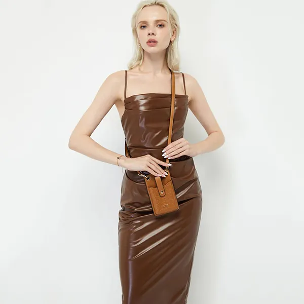 Ví Nữ Lyn Jasmine Mobile Sling Wallets On Chain LL23CWF029 Màu Nâu