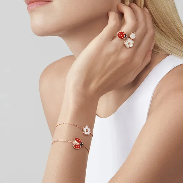 Vòng Đeo Tay Nữ Jewery Luxury Lucky Spring Bracelet, Plum Blossom Màu Vàng Hồng - Trang sức - Vua Hàng Hiệu