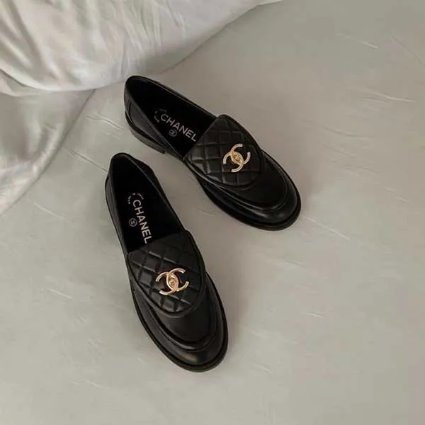 Giày Lười Nữ Chanel CC NIB Black Leather Loafers Gold Logo Màu Đen Size 36.5 - Giày - Vua Hàng Hiệu