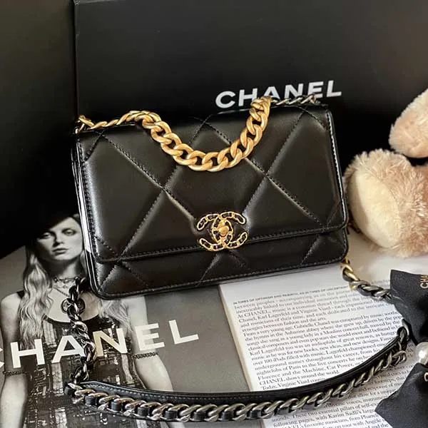 Trendy cc wallet on chain leather crossbody bag Chanel Black in Leather   25261740