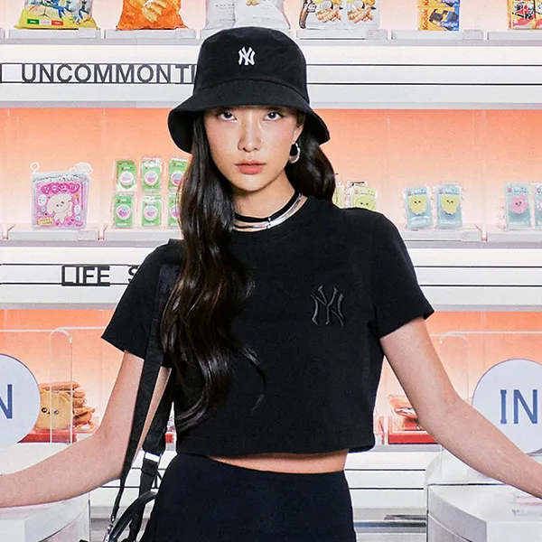 Áo Croptop Nữ MLB Basic Short Sleeve T-Shirt New York Yankees 3FTS11023-50BKS Màu Đen Size S