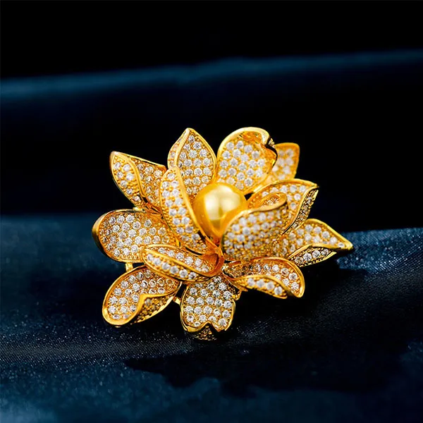 Cài Áo Nữ Meri Bông Hoa Sen Vàng Khảm Ngọc Sang Trọng BR391-V Màu Vàng
