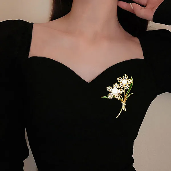 Cài Áo Nữ Meri Cao Cấp Blooming Daisy BR540 Màu Vàng