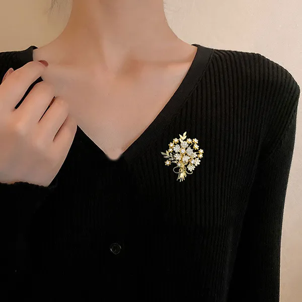 Cài Áo Nữ Meri Cao Cấp Flower Bunch BR532 Màu Vàng