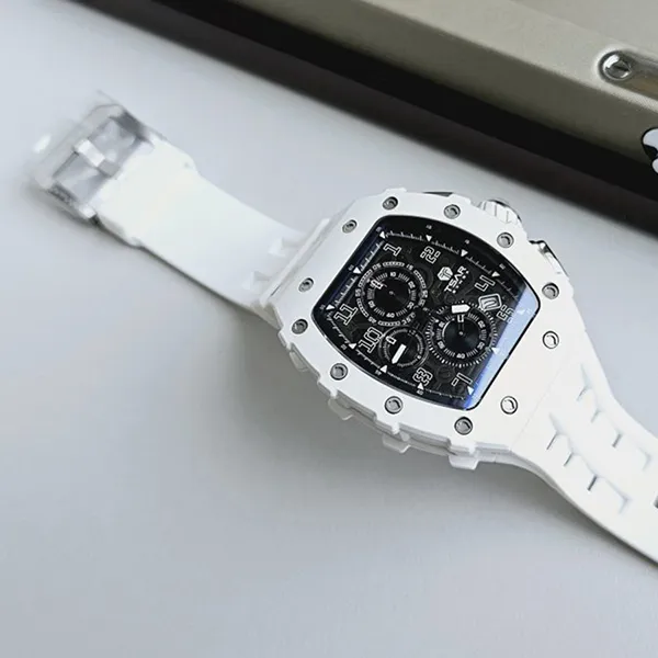 Đồng Hồ Nam Tsar Bomba TB8204C-W Màu Đen Trắng