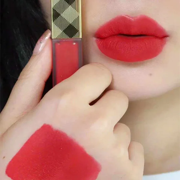 Son Kem Burberry Kisses Liquid Matte Military Red 109 Màu Đỏ Hồng