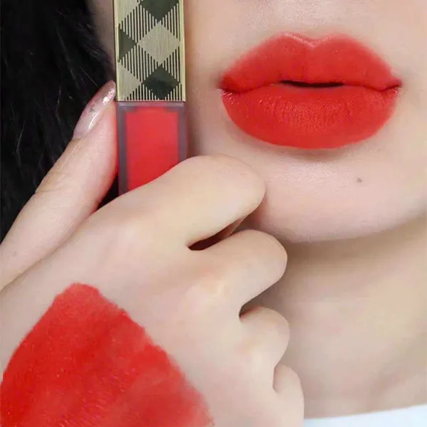 Son Kem Burberry Kisses Liquid Matte Tangerine Red 108 Màu Đỏ Tươi