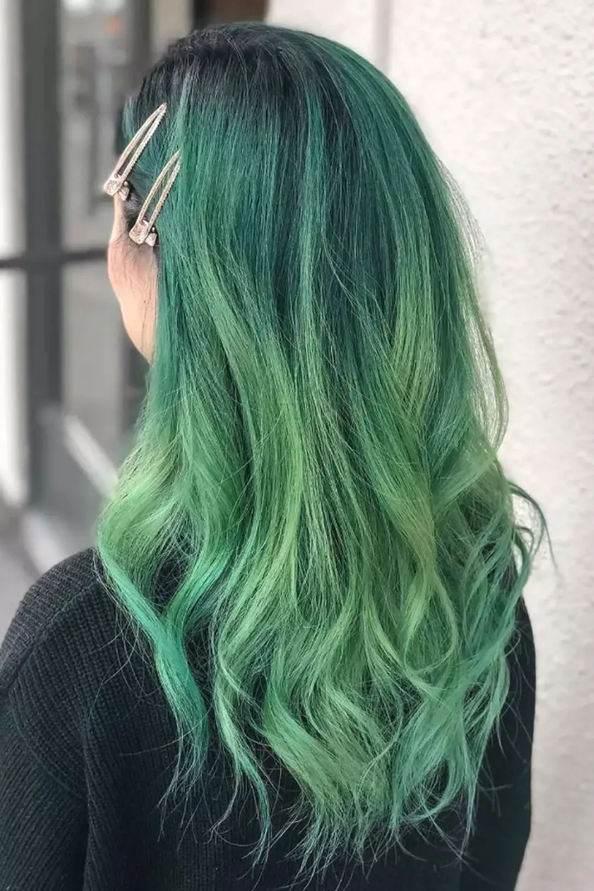 10+ kiểu tóc nhuộm màu xanh rêu nam đẹp cuốn hút năm 2023