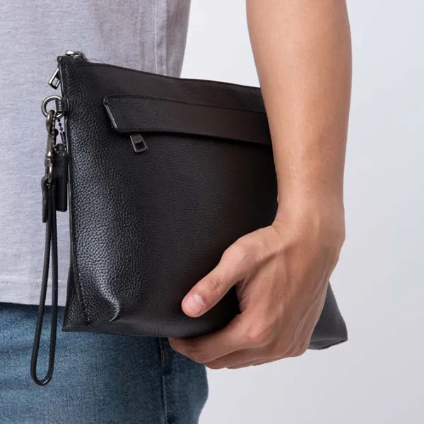 Túi Cầm Tay Nam Coach Carryall Pouch 28614 Màu Đen