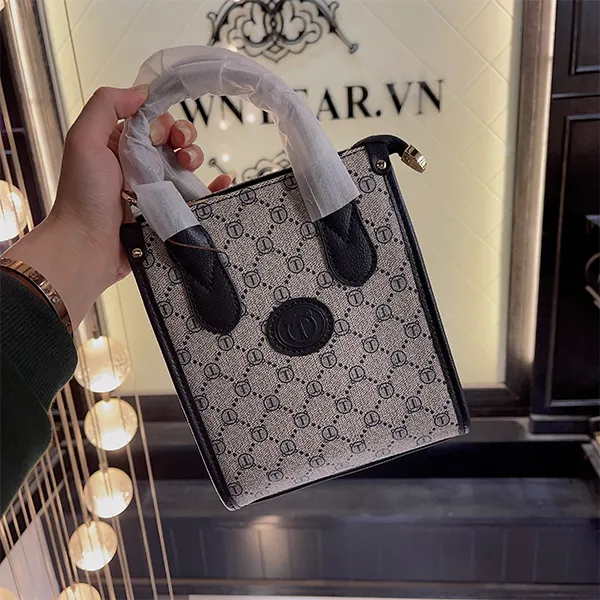 Túi Cầm Tay Nữ TTWN BEAR TN2813 Màu Ghi Đen