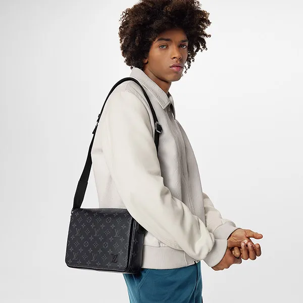 Louis Vuitton Monogram Unisex Street Style Leather Small Shoulder Bag Logo  (M81783)