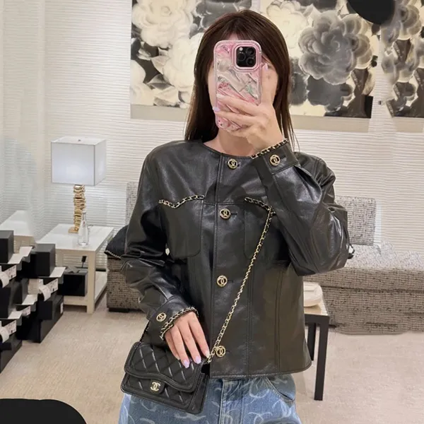 Túi Đeo Chéo Nữ Chanel Woc 23B Black Lambskin Màu Đen