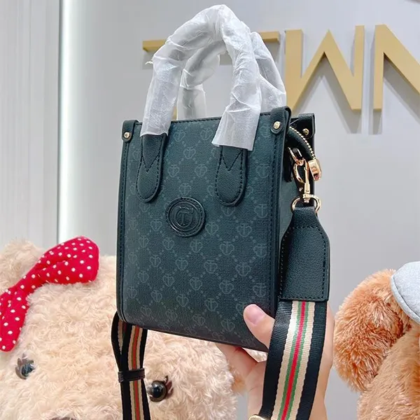 Túi Đeo Chéo Nữ TTWN BEAR TN3006 Màu Đen