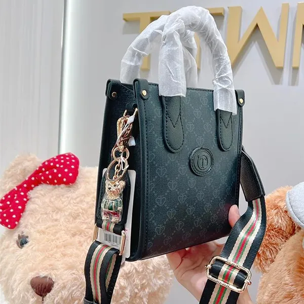 Túi Đeo Chéo Nữ TTWN BEAR TN3006 Màu Đen