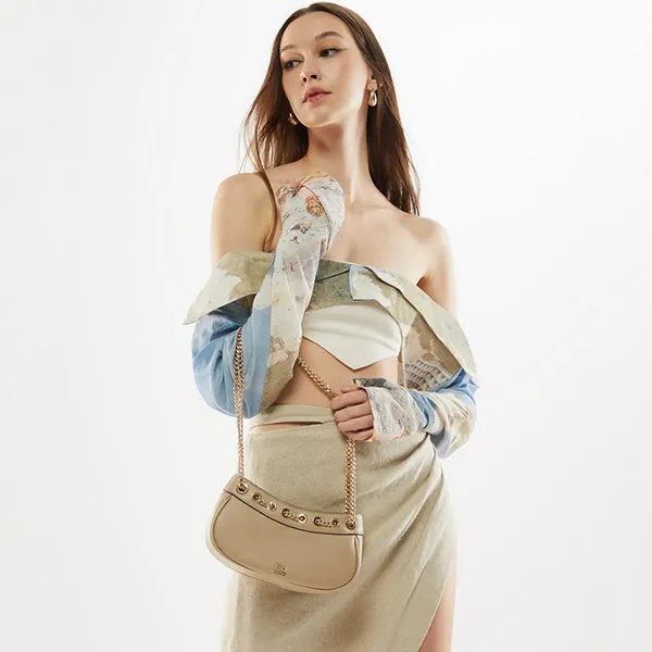 Túi Đeo Vai Nữ Lyn Capri S Shoulder Bags LL23FBF096 Màu Be