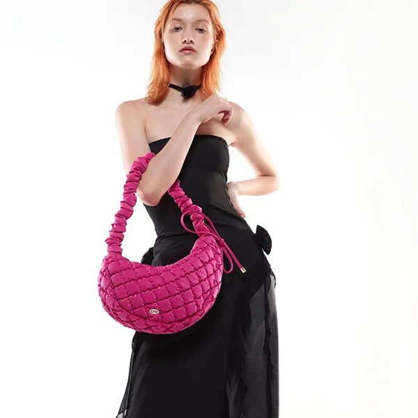 Túi Đeo Vai Nữ Lyn Souffle Bean Crossbody Bags LL23FBF237 Màu Hồng - Túi xách - Vua Hàng Hiệu
