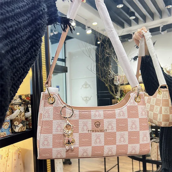 Túi Đeo Vai Nữ TTWN BEAR Kẻ Caro TN2845-17850 Màu Hồng