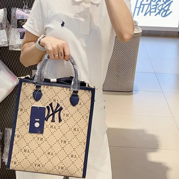 Túi Tote Nữ MLB Monogram New York Yankees ACRMDA3N-50BGS Màu Be Xanh