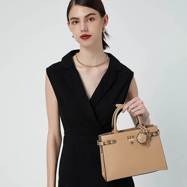Túi Xách Tay Nữ Lyn Fineness Re-Edit Top L Handbags LL22WBF295 Màu Beige