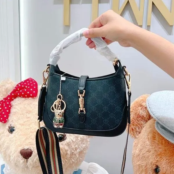 Túi Xách Nữ TTWN BEAR TN3008 Màu Đen