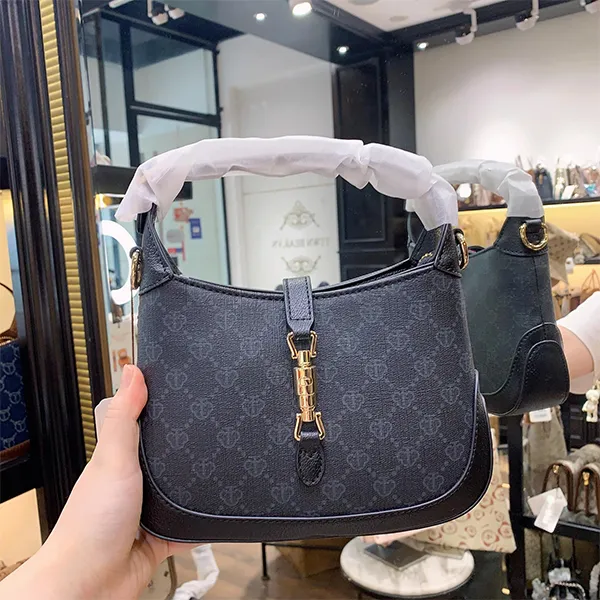 Túi Xách Nữ TTWN BEAR TN3008 Màu Đen