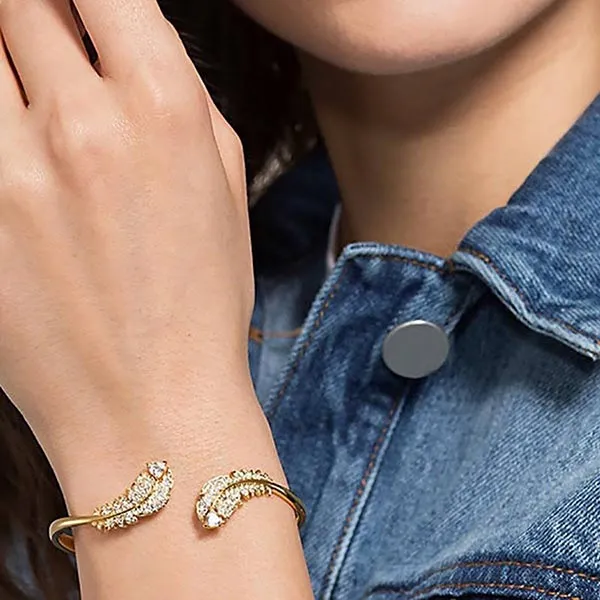 Vòng Đeo Tay Nữ Swarovski Nice Gold Feather Hinged Bangle 5505622 Size M