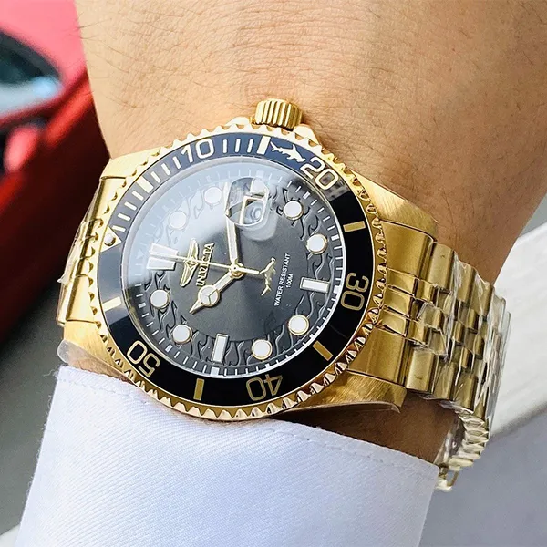 Đồng Hồ Nam Invicta Diver 30614 Màu Đen Vàng