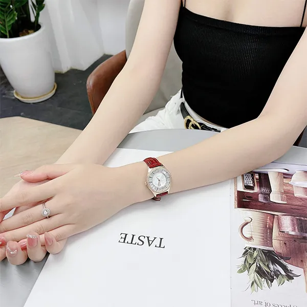 Đồng Hồ Nữ Christian Van Sant Quartz Luna CV3208 Màu Đỏ Vàng Hồng