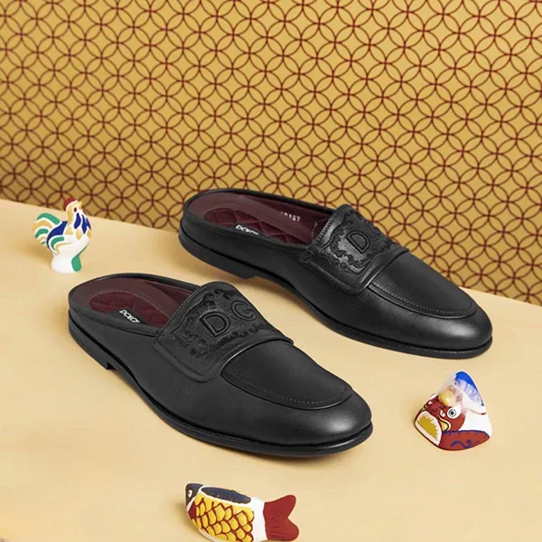 Giày Sục Nam Dolce & Gabbana D&G Chữ Thêu DG9237 Màu Đen Size 39