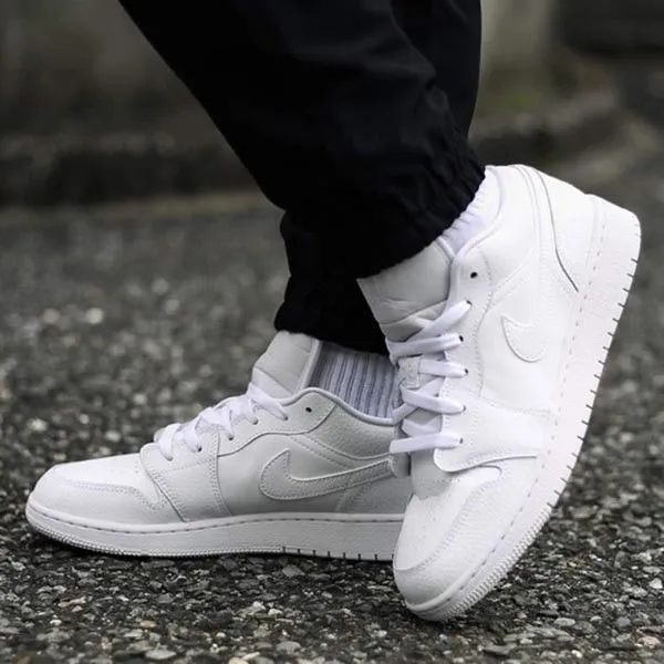 Giày Thể Thao Nike Air Jordan 1 Low GS Triple White 553560-130 Màu Trắng Size 36 - Giày - Vua Hàng Hiệu