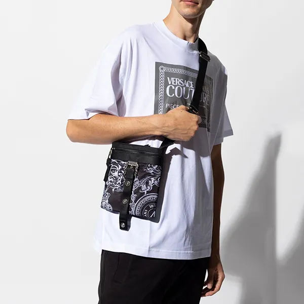 Túi Đeo Chéo Nam Versace 71YA4B85 ZS107-899 Màu Đen