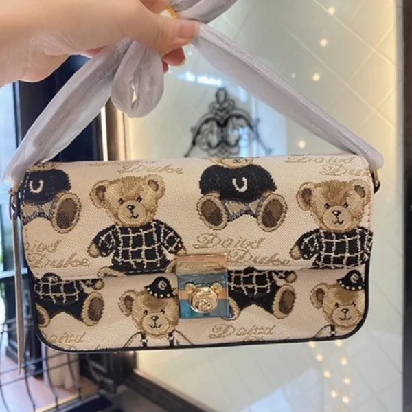 Túi Đeo Chéo Nữ TTWN BEAR TN2325 Trắng Viền Đen