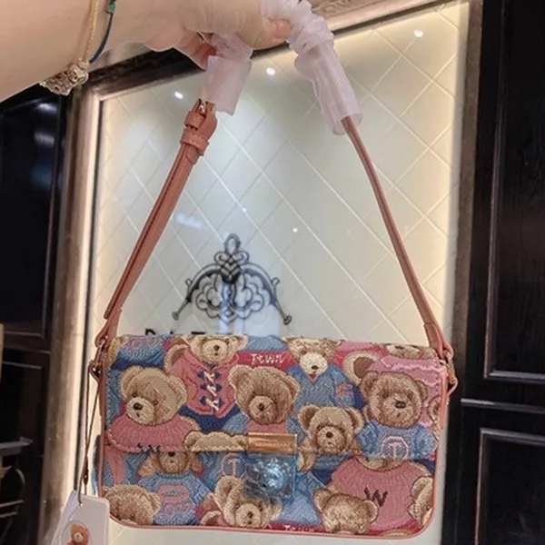 Túi Đeo Chéo Nữ TTWN BEAR TN2325 Viền Hồng