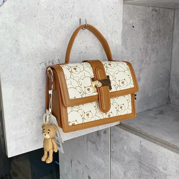 Túi Đeo Chéo Nữ TTWN BEAR TN2603 Màu Be Viền Nâu