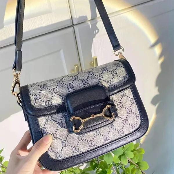 Túi Đeo Chéo Nữ TTWN BEAR TN2814 Màu Ghi Viền Đen
