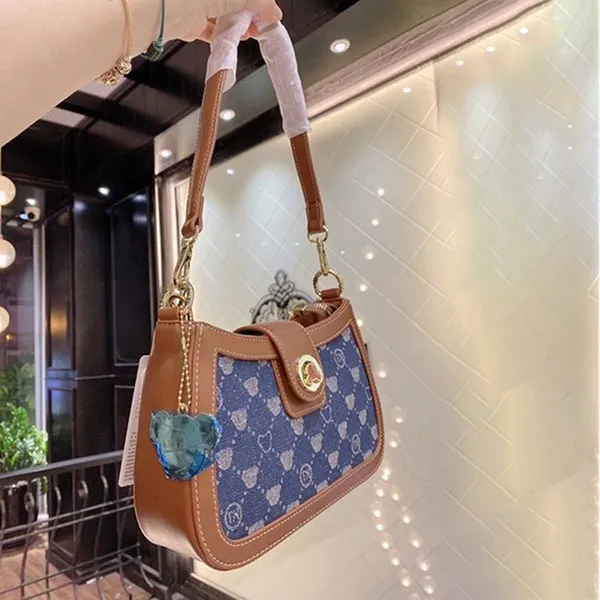 Túi Đeo Vai Nữ TTWN BEAR TN2517 Màu Xanh Viền Nâu