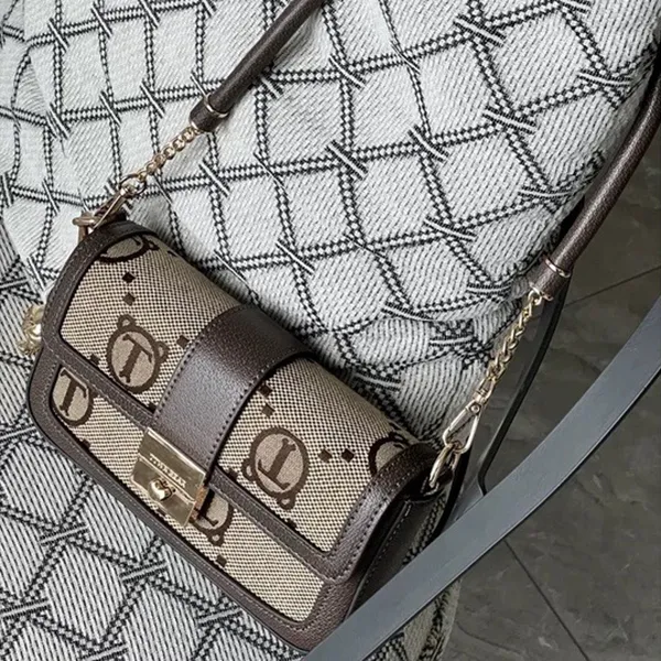 Túi Đeo Vai Nữ TTWN BEAR TN2764 Màu Nâu Vàng