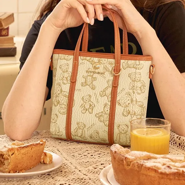 Túi Tote Nữ TTWN BEAR TN2441 00 Màu Trắng Viền Nâu