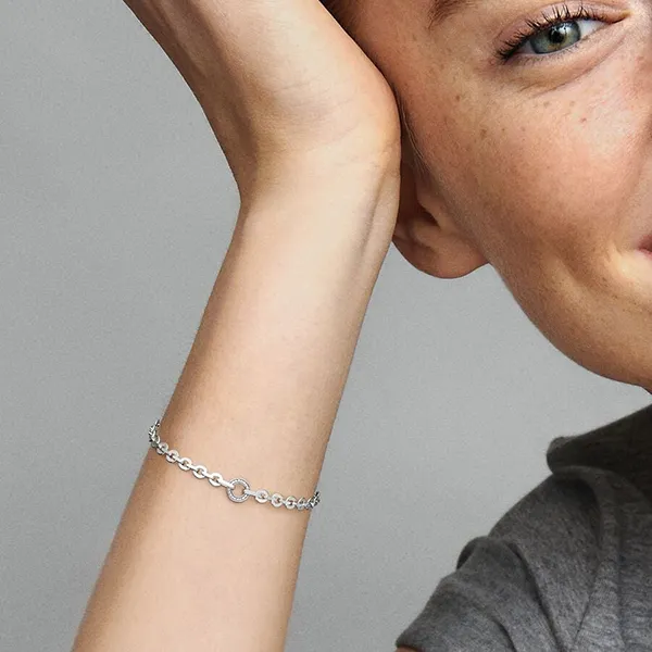 Vòng Đeo Tay Nữ Pandora Signature Pavé Bold Chain Bracelet 592777C01 Màu Bạc Size 18