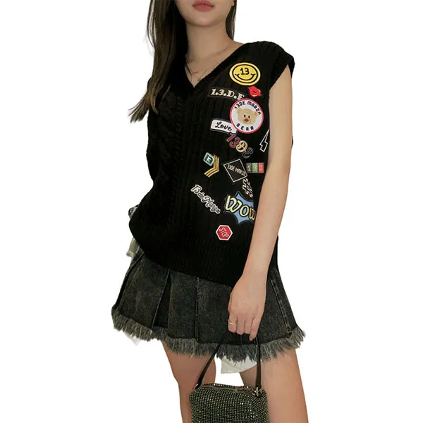 Áo Len Nữ 13 De Marzo Black Badges Knit Vest Tap Shoe FR0327-00101 Màu Đen