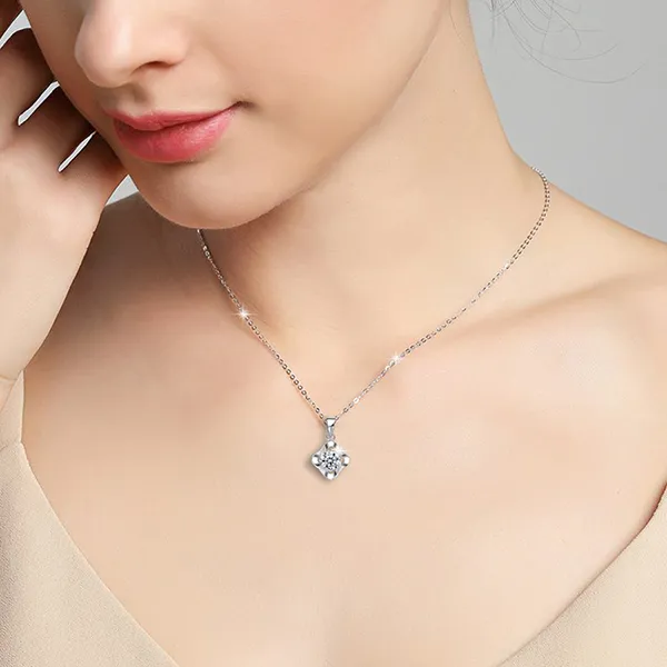 Dây Chuyền Nữ Lili Jewelry Vàng 18k Đính Đá Moissanite Cỏ 4 Lá LILI_155877 Màu Bạc