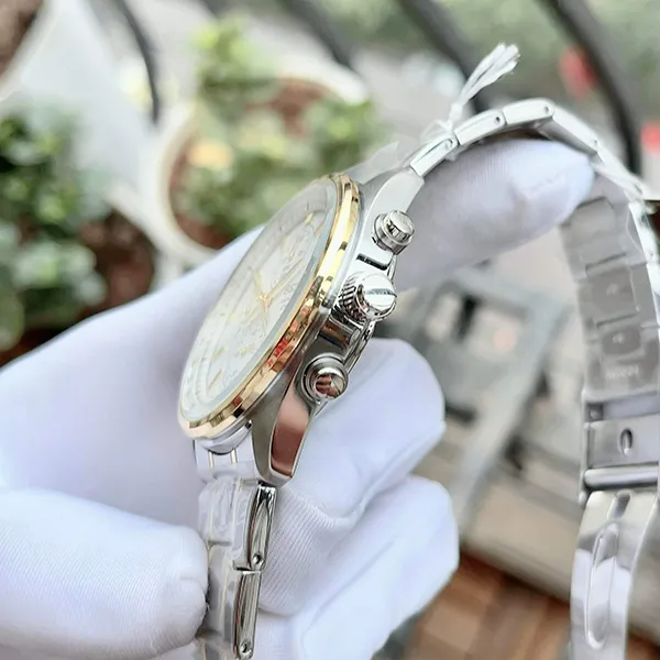 Đồng Hồ Nam Seiko Quartz SSB380 Màu Bạc Trắng