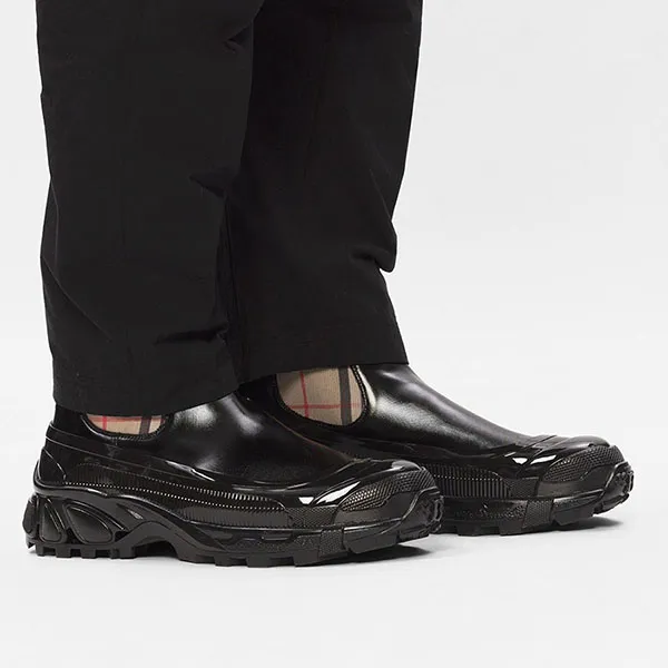 Giày Boot Nam Burberry Black Chelsea Boots With Logo 8021801 A1189 Black Màu Đen - Giày - Vua Hàng Hiệu