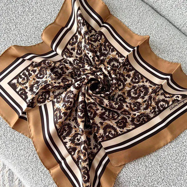 Khăn Nữ Salvatore Ferragamo Leopard Logo Graphic-Print Silk Scarf 70 x 70cm Màu Nâu Họa Tiết - Thời trang - Vua Hàng Hiệu