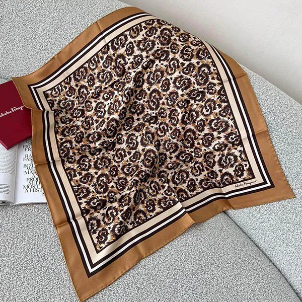 Khăn Nữ Salvatore Ferragamo Leopard Logo Graphic-Print Silk Scarf 70 x 70cm Màu Nâu Họa Tiết - Thời trang - Vua Hàng Hiệu