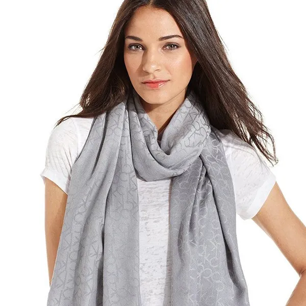 Khăn Quàng Cổ Nữ Calvin Klein CK Brand Logo Chain Monogram Pashmina Scarf Màu Xám Nhạt